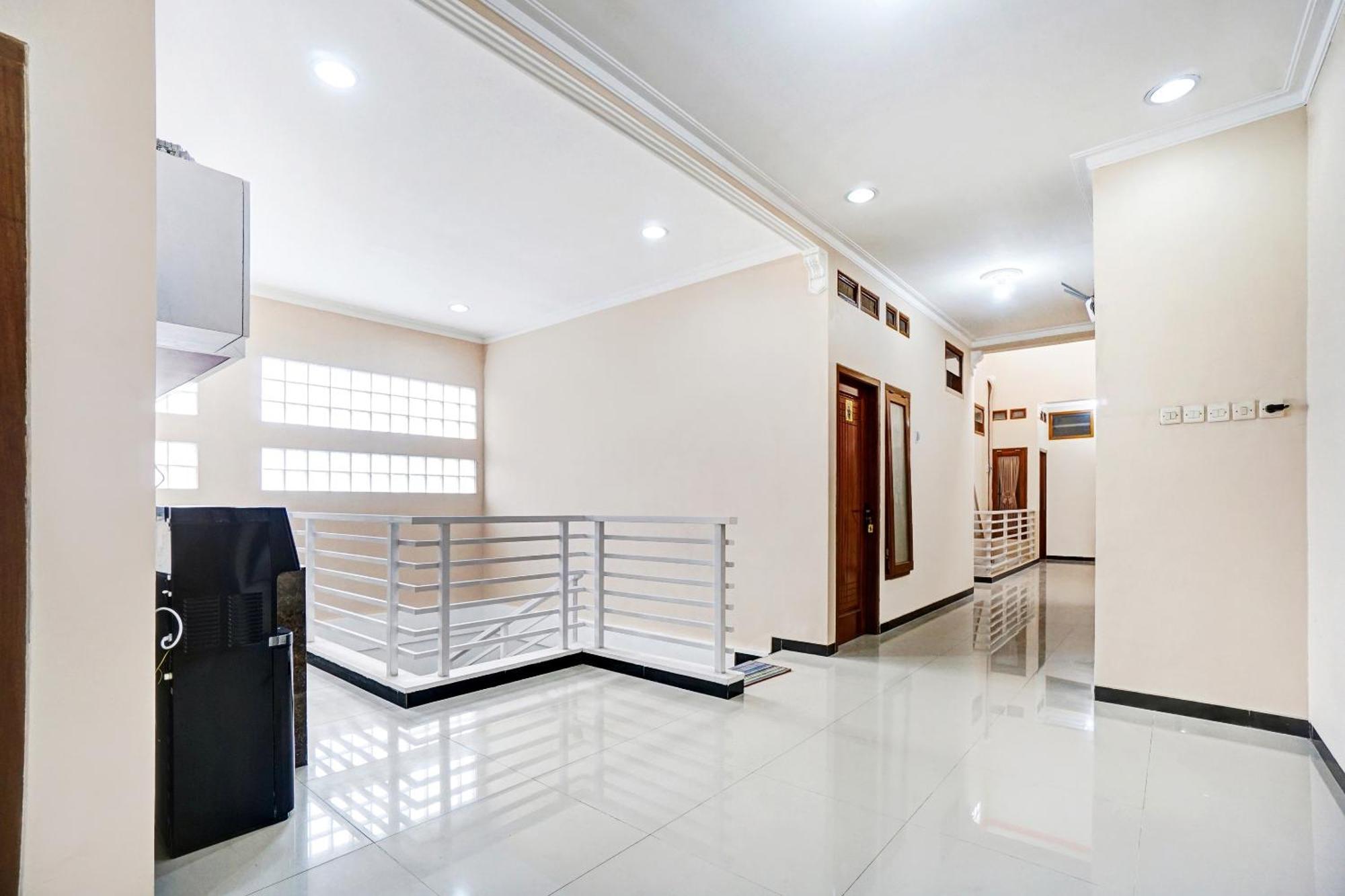 Avisha Guest House Syariah Malang Exterior foto
